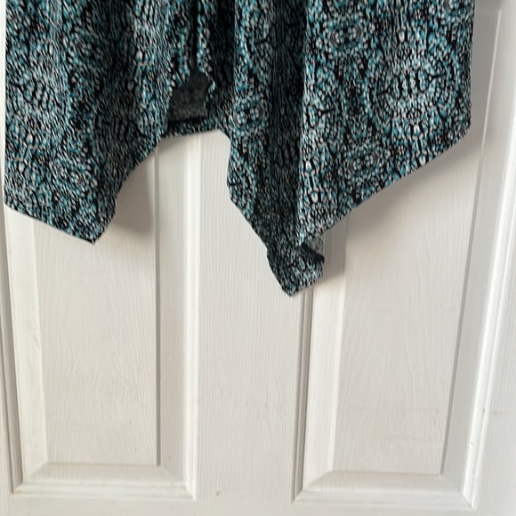 Maternity dress; sleeveless with hankerchief hem - Picture 6 of 7